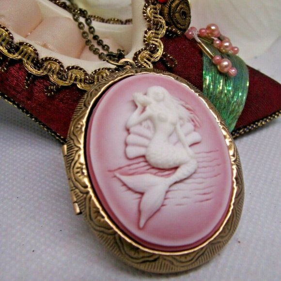 Pink Frosted Mermaid Locket Cameo Necklace Photo - Picture 4 of 7